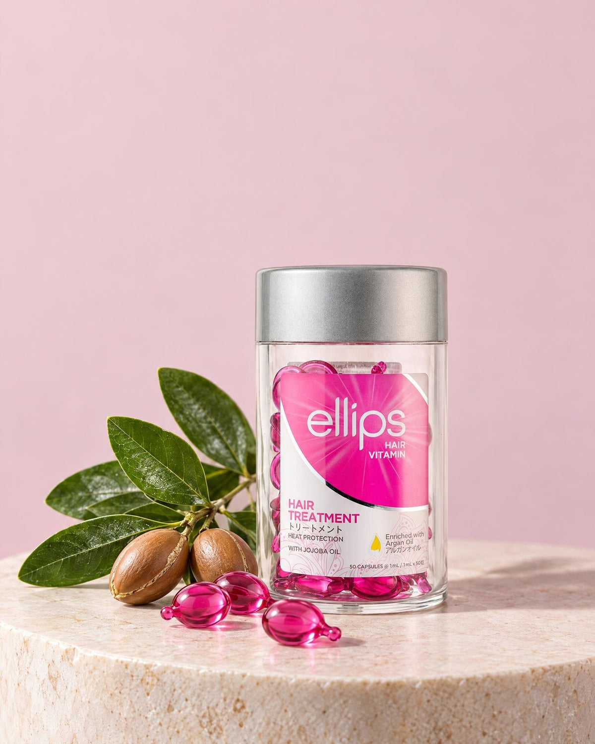 En burk Ellips Hair Treatment med argan- och jojobaolja
