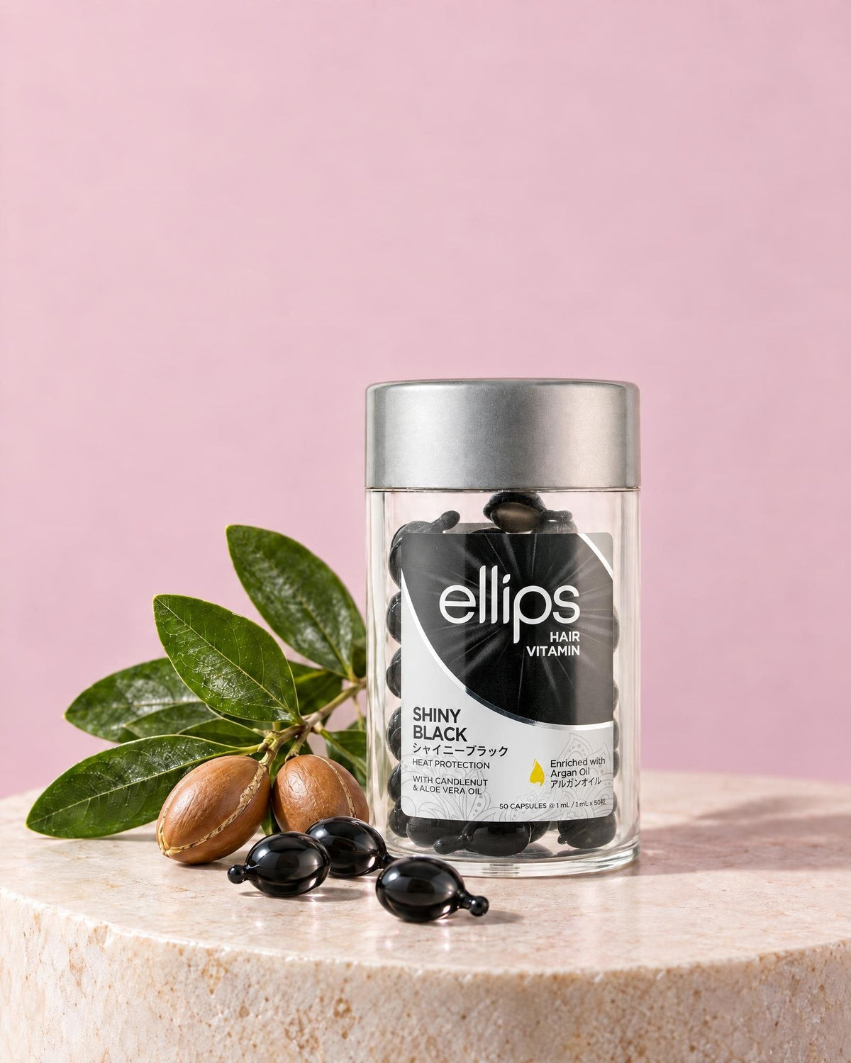 En burk Ellips Shiny Black med de viktigaste ingredienserna